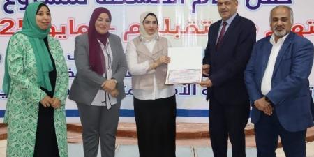 عبد الجليل يكرم وكيل وزارة التربية والتعليم و35 مدرسة ابتدائية - تكنو بلس