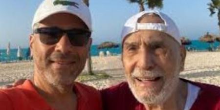 نجل عبد الرحمن أبو زهرة: " والدى لم يصاب بالزهايمر" - تكنو بلس