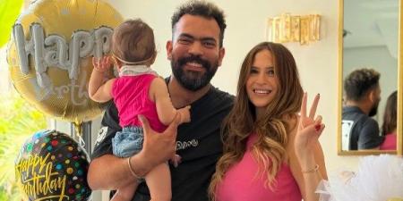 خالد عليش يحتفل بعيد ميلاده برفقة زوجته وابنته عاليا - تكنو بلس