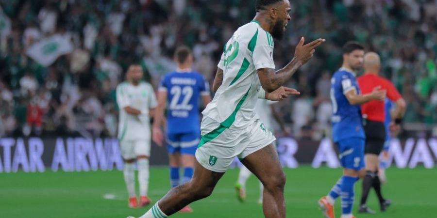 ماذا فعل إيفان توني مع جماهير الأهلي قبل مباراة كاواساكي؟.. تصرف من جانب اللاعب - تكنو بلس