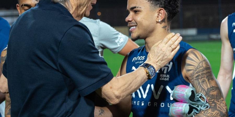 "رسالة وصورة مع الشلهوب".. كواليس وداع جيسوس للاعبي الهلال - تكنو بلس