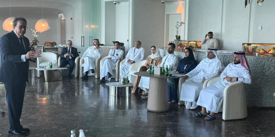 خلال زيارته للمملكة العربية السعودية.. وزير الصحة يلقي محاضرة بعنوان «الثورات الصناعية والرعاية الصحية» - تكنو بلس