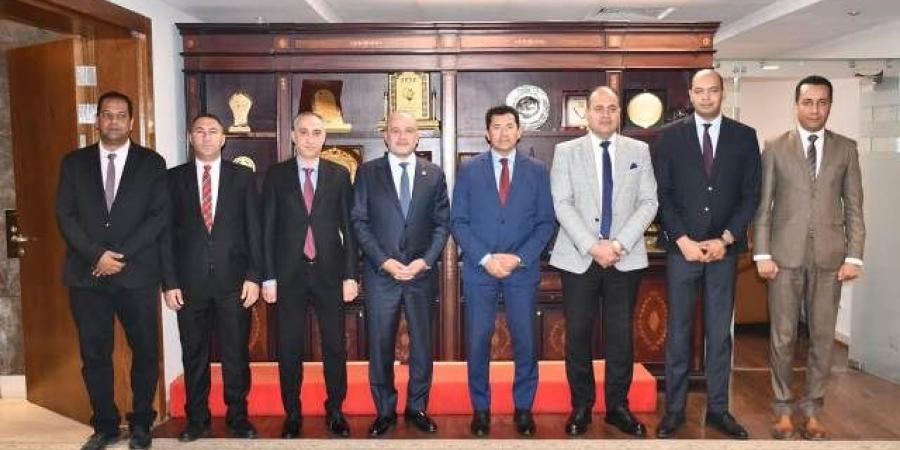 وزير الشباب يستقبل رئيس الاتحاد الدولي للسلاح ويكرّمه - تكنو بلس