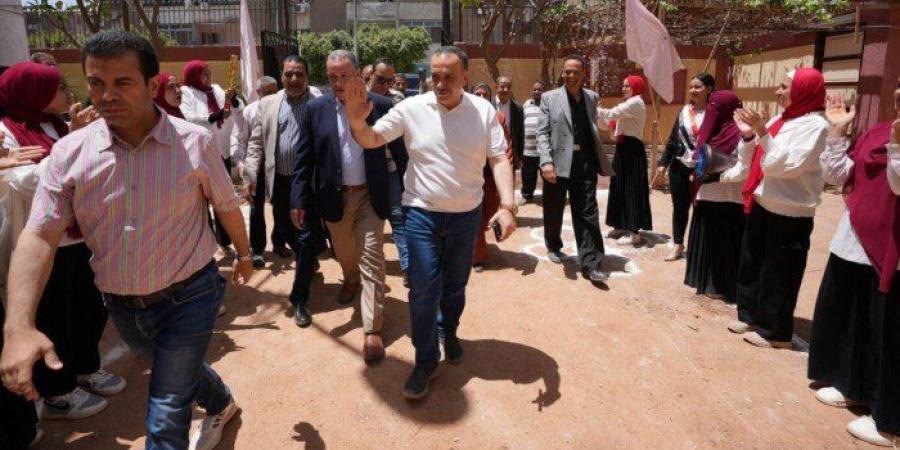 محافظ أسيوط يشهد حفل تخريج طالبات مدرسة الأمل للصم ويؤكد دعمه لذوي الهمم - تكنو بلس