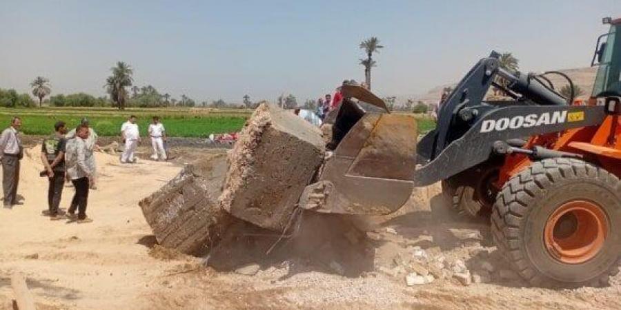 ضمن الموجة 25 لإزالة التعديات.. محافظ سوهاج يعلن إزالة 152 حالة تعدٍ خلال أسبوع - تكنو بلس