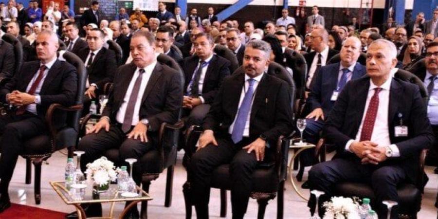وزير الطيران المدني يكرم عدد من النماذج المتميزة بقطاع الطيران (صور) - تكنو بلس