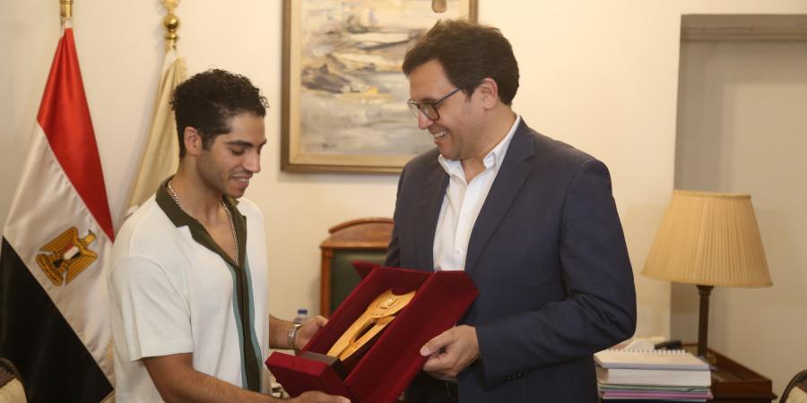 وزير الثقافة يكرم النجم العالمي مينا مسعود ويعلنه ممثلاً للثقافة - تكنو بلس