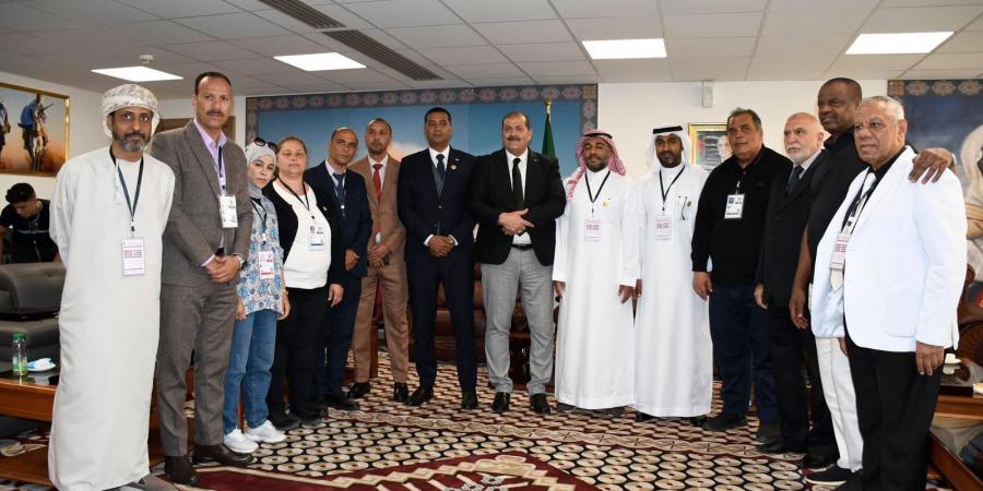 اللجنة المنظمة للبطولة العربية بالجزائر تكرم الوفود المشاركة  - تكنو بلس