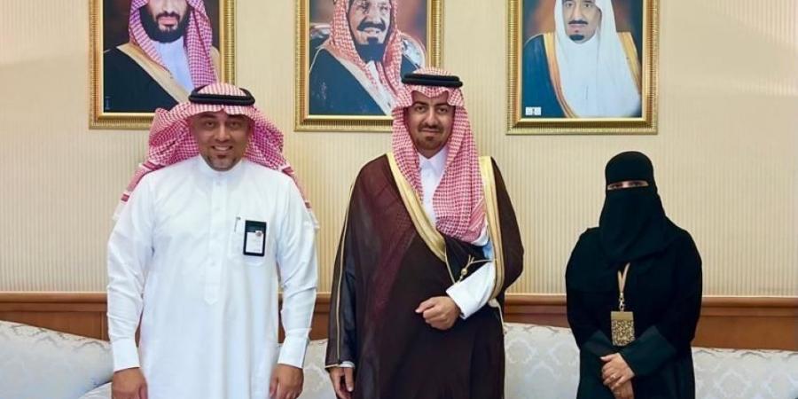 محافظ القطيف يلتقي بشرى السويكت بمناسبة تكليفها مديرًا لمكتب الضمان الاجتماعي - تكنو بلس