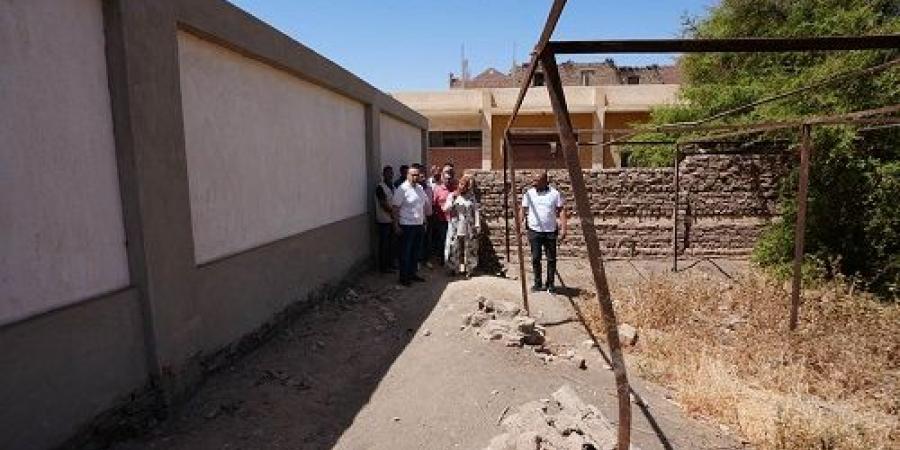 محافظ أسيوط ويوجه بإخلاء 11 جمعية أهلية غير مقننةببني محمديات - تكنو بلس