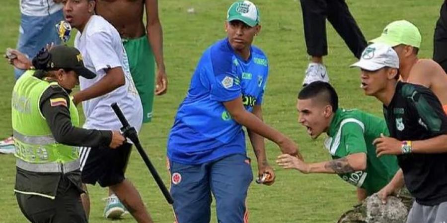 الاعتداء على مدرب.. اقتحام ملعب يُنهي مباراة بالدوري الكولومبي - تكنو بلس