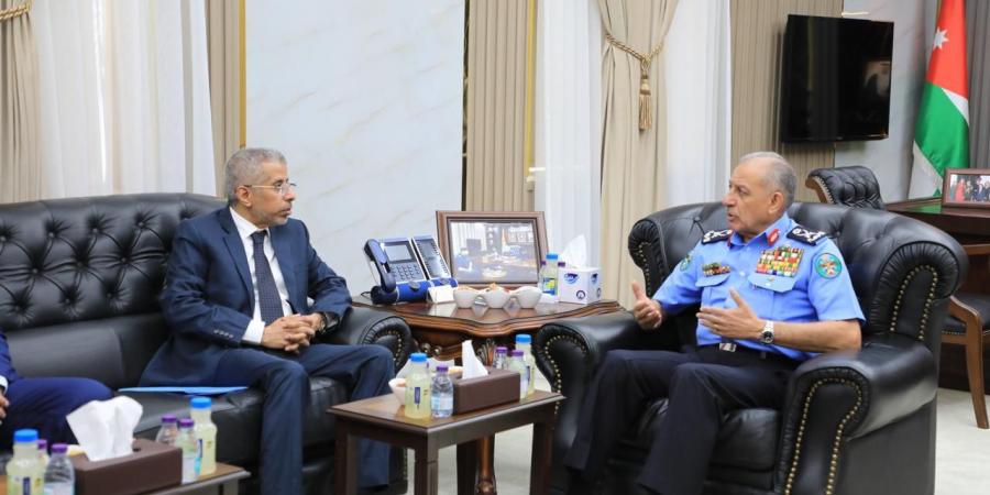 مدير الأمن العام يلتقي الأمين العام لمجلس وزراء الداخلية العرب - تكنو بلس
