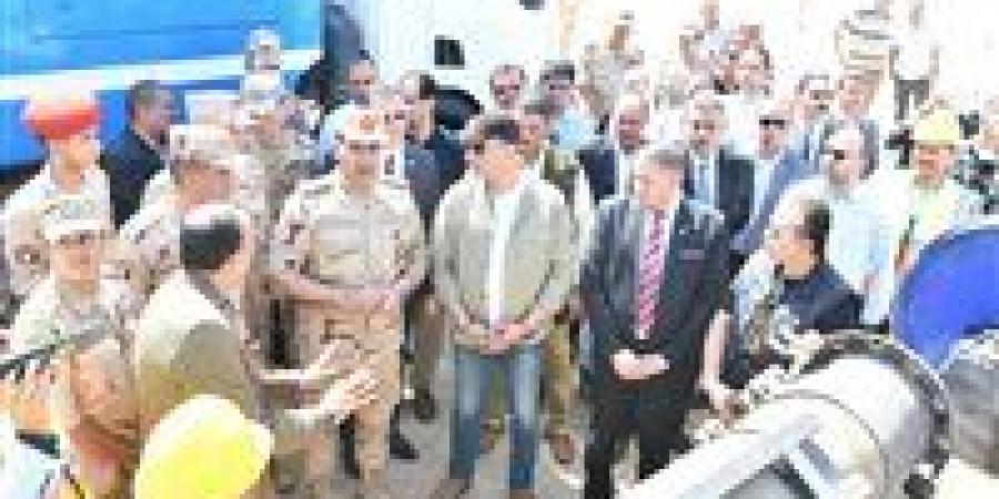 محافظ الفيوم وقائد قوات الدفاع الشعبي والعسكري يتفقدان معسكر الإيواء العاجل.. ويشهدان عرض اصطفاف المعدات - تكنو بلس