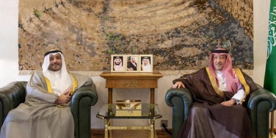 سفير دولة الكويت لدى المملكة العربية السعودية الشيخ صباح ناصر صباح الأحمد الصباح مع نائب وزير الخارجية السعودي وليد الخريجي - تكنو بلس