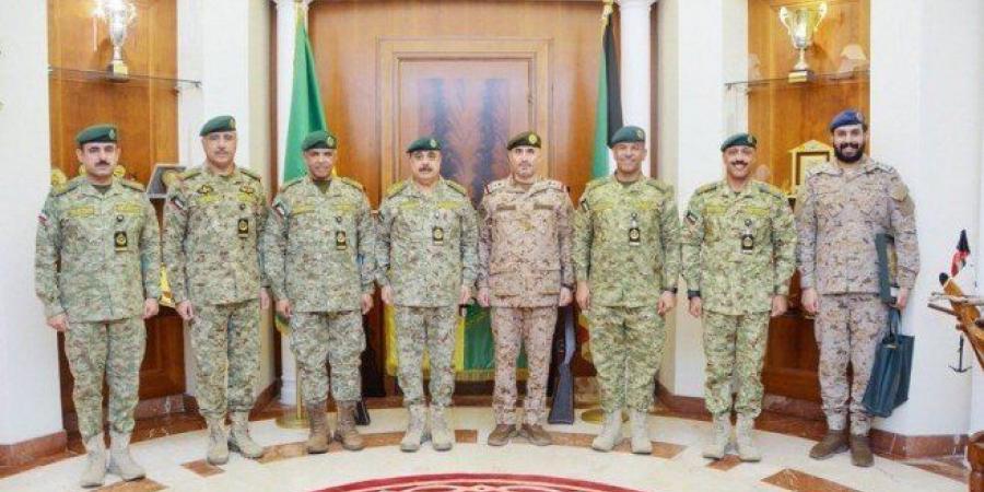 وكيل الحرس الوطني الكويتي يبحث مع الملحق العسكري السعودي سبل تعزيز التعاون وموضوعات مشتركة - تكنو بلس
