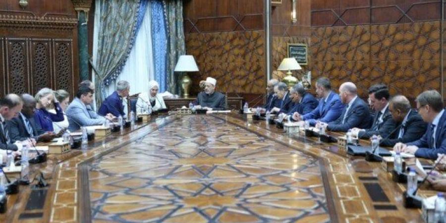 أحمد الطيب يستقبل وفد الكلية الملكية البريطانية ويؤكد: السلام والتفاهم رسالة الأزهر - تكنو بلس