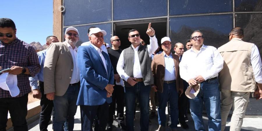 وزير الإسكان يتفقد النزل البيئي الجديد والمنتجع الجبلي بتطوير موقع التجلي الأعظم - تكنو بلس