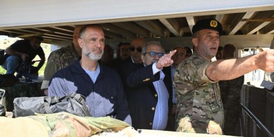 سلام تفقد برج المراقبة في مركز بو فارس على الحدود اللبنانية السورية واطلع على اجراءات الجيش - تكنو بلس