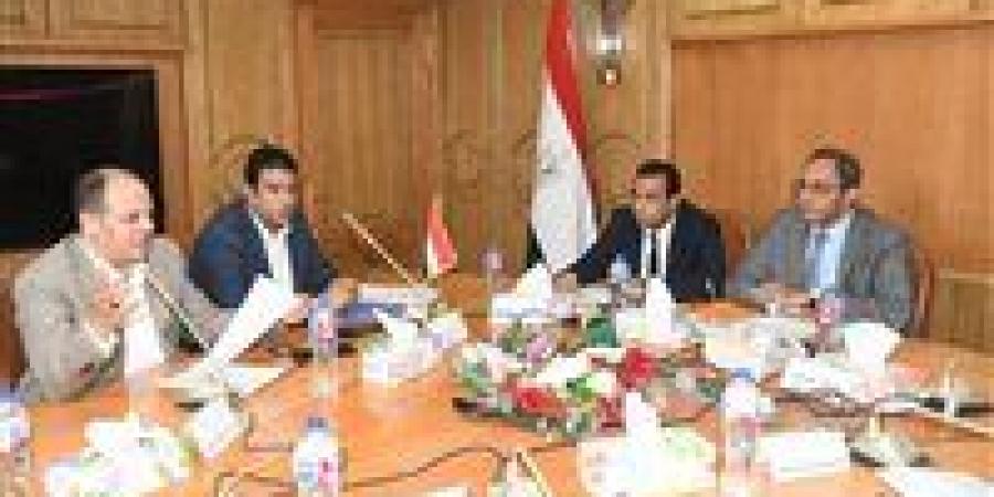 محافظ قنا يلتقي نواب البرلمان لبحث ملفات التنمية وتعزيز التعاون المشترك - تكنو بلس