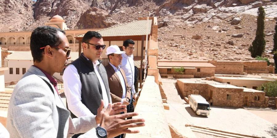 وزير الإسكان يزور دير سانت كاترين في ختام جولته بالمدينة - تكنو بلس