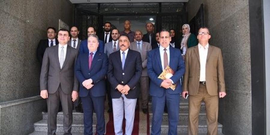 محافظ مطروح يكرم اعضاء فرع هيئة قضايا الدولة بالمحافظة - تكنو بلس