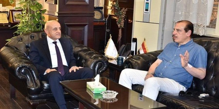 محافظ الأقصر يستقبل نائب وزير الصحة خلال زيارته للمنشآت الطبية - تكنو بلس