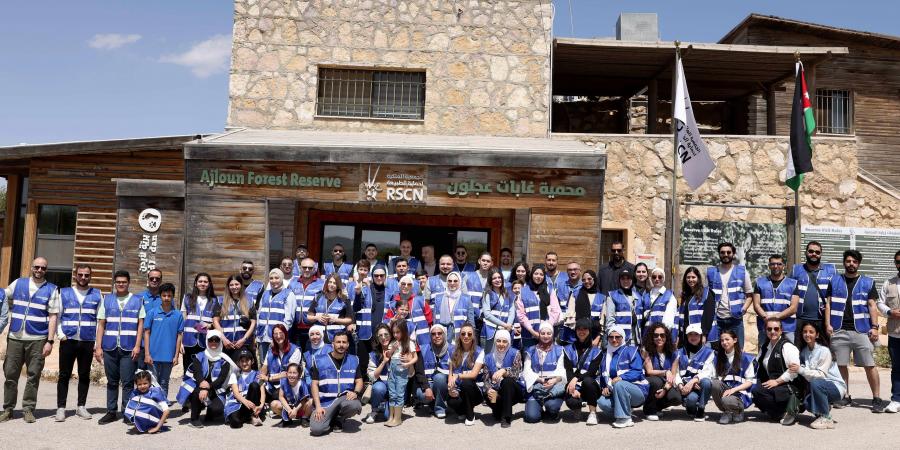 البنك العربي يدعم زراعة الأشجارالحرجية في محمية غابات عجلون - تكنو بلس