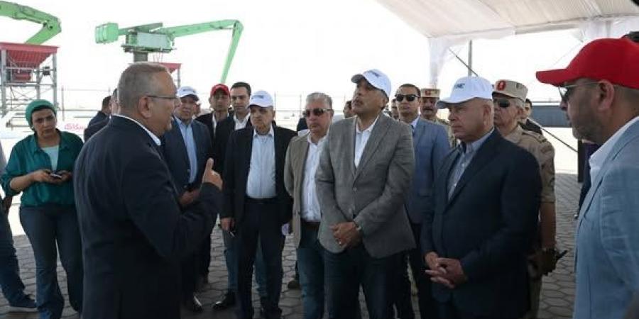 رئيس الوزراء يتفقد مشروعي رووتس وسكاي للموانيء - تكنو بلس