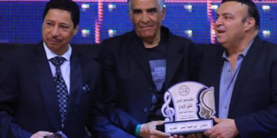 المطرب المغربي ابراهيم اسمر يفوز بالجائزة الثالثة فى المهرجان الدولى كنوز للابداع - تكنو بلس
