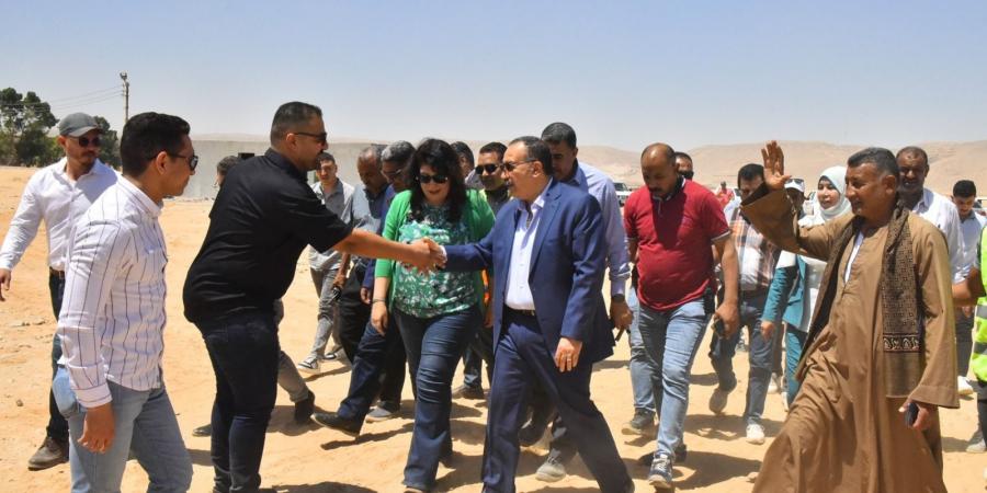 محافظ أسيوط يتفقد مشروع إنشاء مصنع متكامل لمنتجات الرمان بالبداري - تكنو بلس