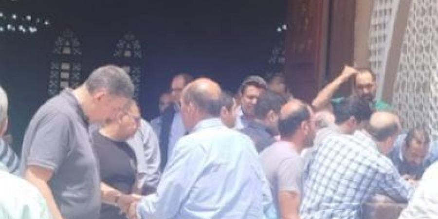 عمرو الفقى ومحمد حبيب بجنازة زوجة الإعلامى محمد مصطفى شردى - تكنو بلس