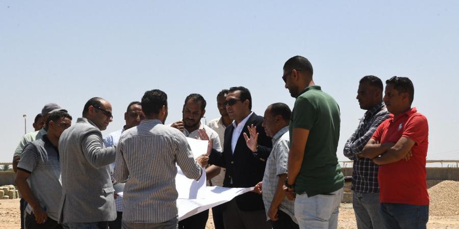 نائبمحافظ قنا يتفقد الأعمال الإنشائية بشادري الأربعين والأشراف - تكنو بلس