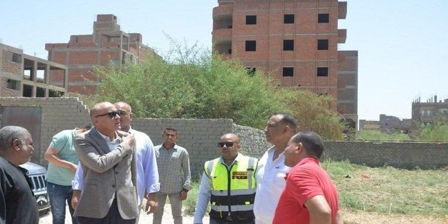 محافظ الأقصر يتفقد أعمال فتح أكبر شارع بمنطقة حوض 18 - تكنو بلس