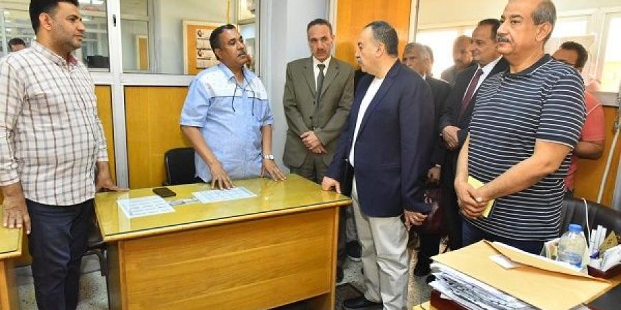 محافظ أسيوط يتفقد مركز خدمات الاستثمار لمتابعة جودة الخدمات - تكنو بلس