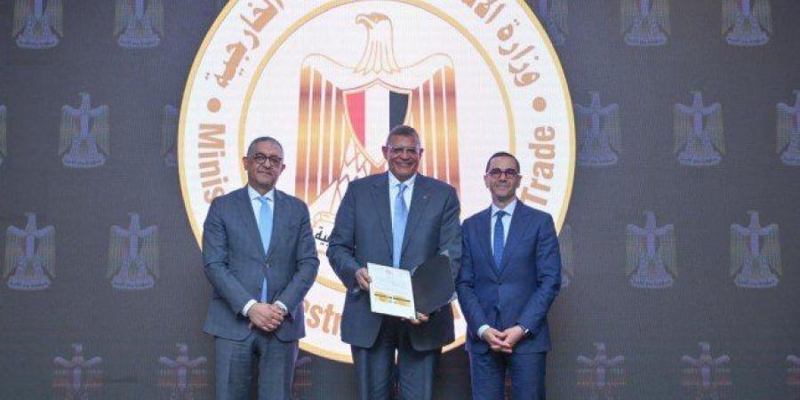 مصر: وزير الاستثمار والتجارة الخارجية يسلم 6 رخص ذهبية جديدة لعدد من المشروعات الاستثمارية - تكنو بلس