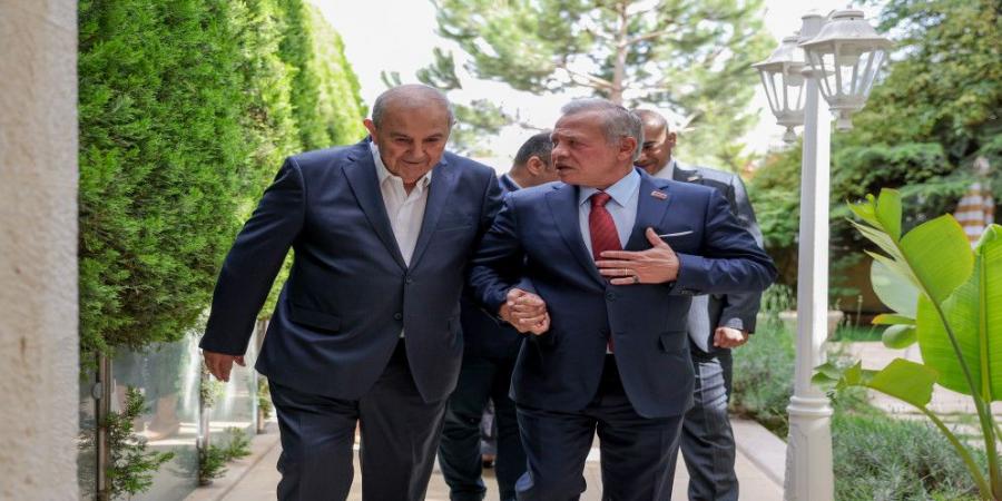 الملك يزور إياد علاوي في منزله معزيا بوفاة نجله - تكنو بلس