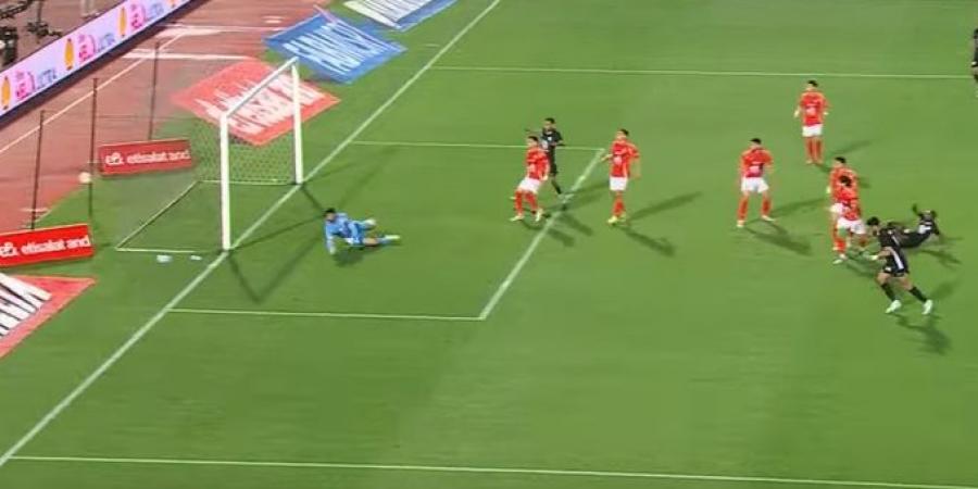 الدوري المصري الممتاز: ياو أنور يسجل هدف التعادل للبنك الأهلي في مرمى الأهلي في الدقيقة 45 - تكنو بلس