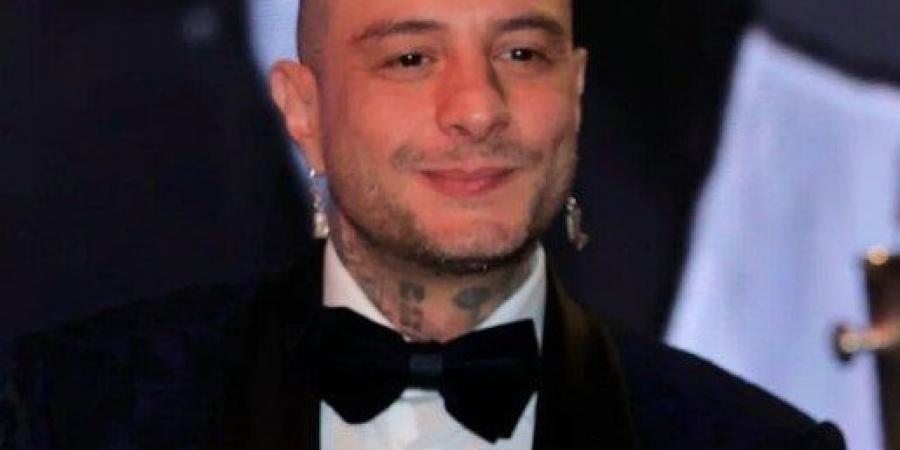 «إخرس ياللي مبتفهمشي».. أحمد الفيشاوي يهاجم منتقدي ارتدائه الحلق ويثير جدلا واسعا - تكنو بلس