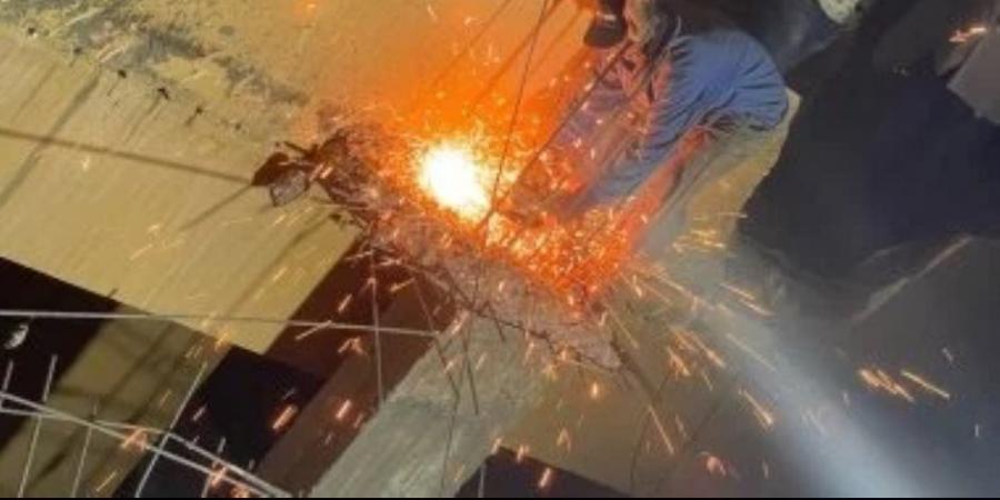 محافظة الجيزة تزيل 3 أدوار مخالفة فى عقار بحى العجوزة - تكنو بلس