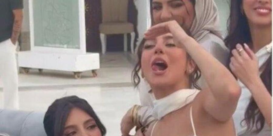 مايان السيد تخطف الأنظار في حفل عقد قران شقيقتها - تكنو بلس