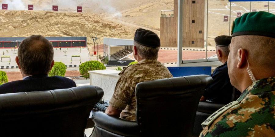 الملك يتابع تمرينا أمنيا باستخدام التكنولوجيا والطائرات المسيّرة والروبوتات - تكنو بلس