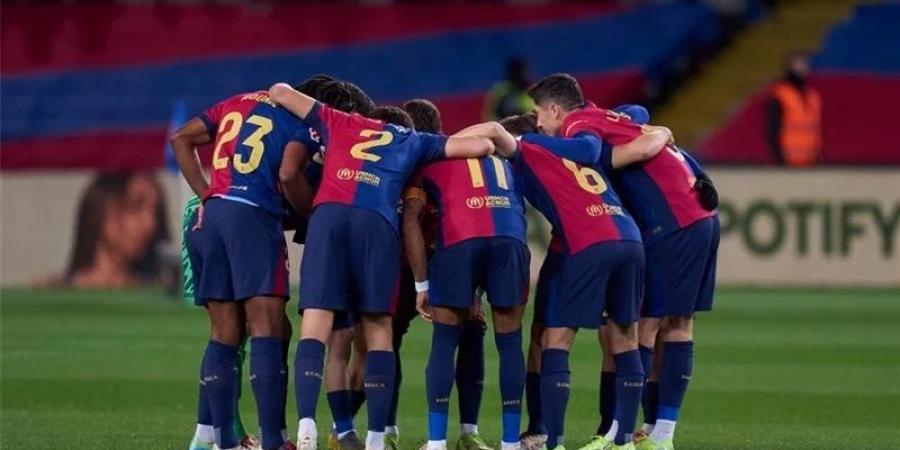 من هو معلق مباراة برشلونة وفياريال؟ - تكنو بلس
