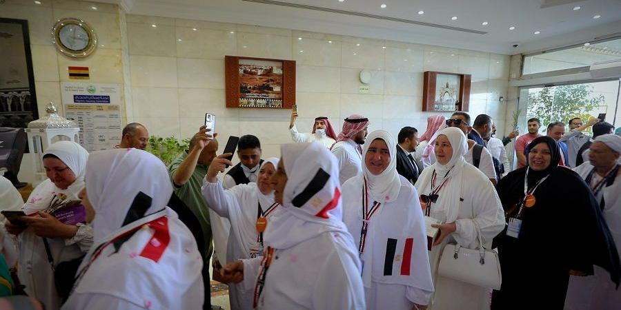 ورود وأناشيد وفرحة.. استقبال مهيب لحجاج القرعة في المدينة المنورة - تكنو بلس