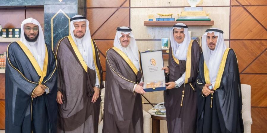 أمير الشرقية يستقبل رئيس وأعضاء جمعية الدعوة والإرشاد "نور" - تكنو بلس
