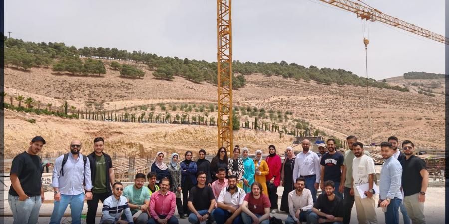طلبة الهندسة المدنية في "عمان العربية" يتعرفون على مراحل تنفيذ المشاريع الإنشائية ميدانياً - تكنو بلس