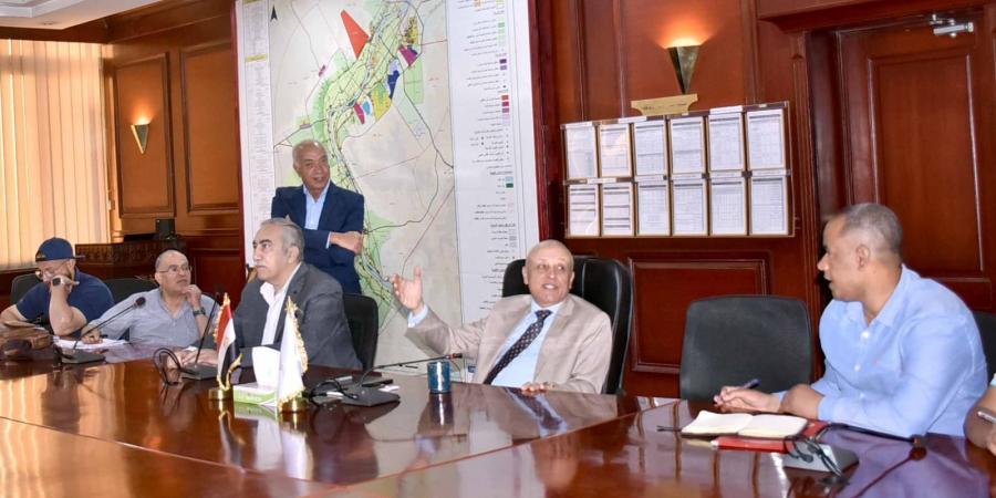 المحافظ يلتقى وفد هيئة الأنفاق لبحث مشروع القطار الكهربائى السريع - تكنو بلس