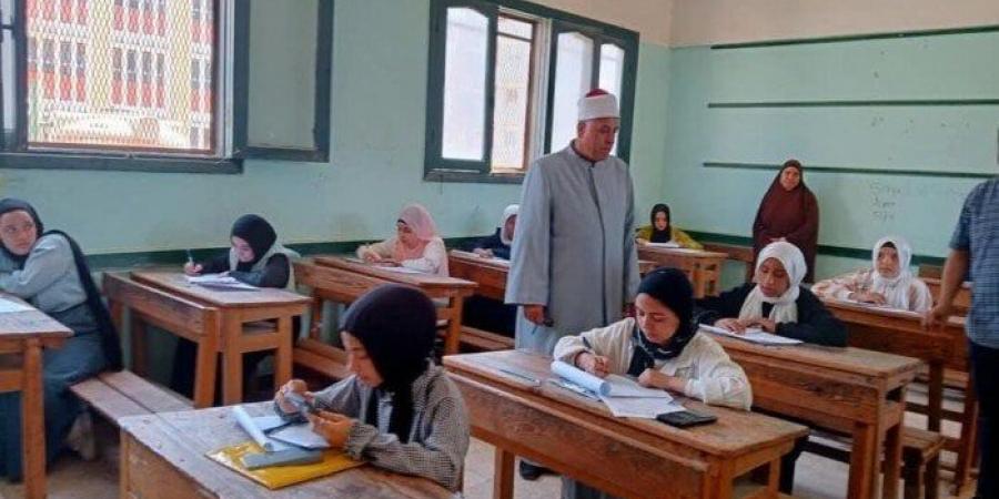 رئيس أزهر القليوبية يتفقد لجان امتحانات الإعدادية بلجان معاهد الخانكة وأبو زعبل - تكنو بلس