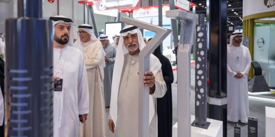 نهيان بن مبارك يواصل زياراته لفعاليات "اصنع في الإمارات 2025" - تكنو بلس