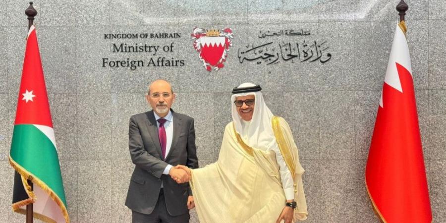 وزير الخارجية يجري مباحثات موسعة مع نظيره البحريني في المنامة - تكنو بلس