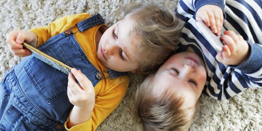 دراسة صادمة تكشف ما قد يفعله الهاتف الذكي بعقول الأطفال! - تكنو بلس